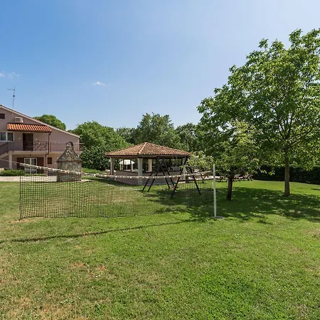 Holiday home Charmantes Anwesen Mit Privatpool, Grossem Garten, Tischtennis, Badmintonplatz, Bbq, Outdoor-kueche *