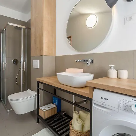 Holiday home Charmantes Anwesen Mit Privatpool, Grossem Garten, Tischtennis, Badmintonplatz, Bbq, Outdoor-kueche Tinjan