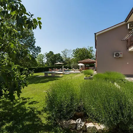 Charmantes Anwesen Mit Privatpool, Grossem Garten, Tischtennis, Badmintonplatz, Bbq, Outdoor-kueche Holiday home Tinjan