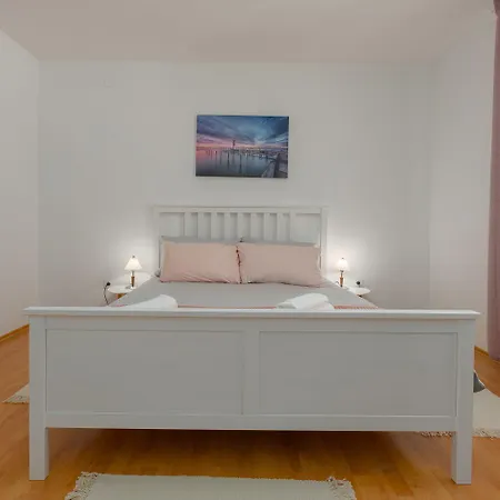 Holiday home Charmantes Anwesen Mit Privatpool, Grossem Garten, Tischtennis, Badmintonplatz, Bbq, Outdoor-kueche