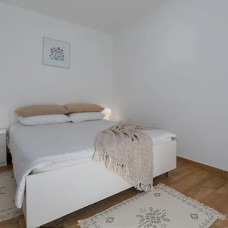 Charmantes Anwesen Mit Privatpool, Grossem Garten, Tischtennis, Badmintonplatz, Bbq, Outdoor-kueche Holiday home *