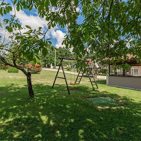 Charmantes Anwesen Mit Privatpool, Grossem Garten, Tischtennis, Badmintonplatz, Bbq, Outdoor-kueche Holiday home Tinjan