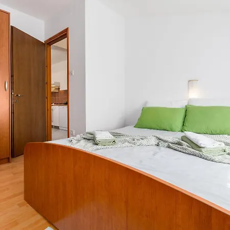 Holiday home Charmantes Anwesen Mit Privatpool, Grossem Garten, Tischtennis, Badmintonplatz, Bbq, Outdoor-kueche Tinjan