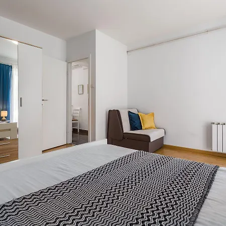 Charmantes Anwesen Mit Privatpool, Grossem Garten, Tischtennis, Badmintonplatz, Bbq, Outdoor-kueche *