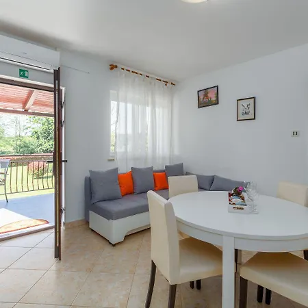 Charmantes Anwesen Mit Privatpool, Grossem Garten, Tischtennis, Badmintonplatz, Bbq, Outdoor-kueche Holiday home
