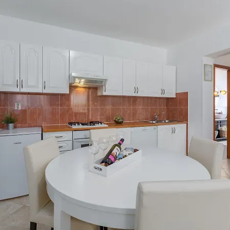 Charmantes Anwesen Mit Privatpool, Grossem Garten, Tischtennis, Badmintonplatz, Bbq, Outdoor-kueche *