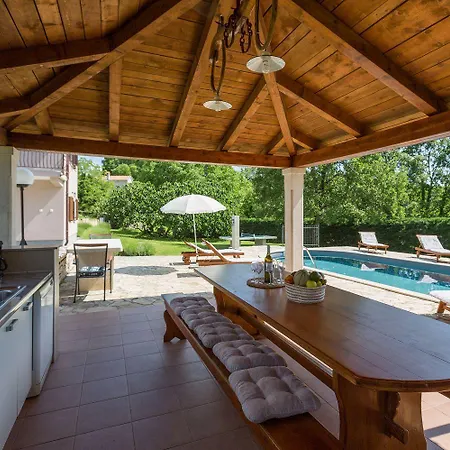 Charmantes Anwesen Mit Privatpool, Grossem Garten, Tischtennis, Badmintonplatz, Bbq, Outdoor-kueche Tinjan